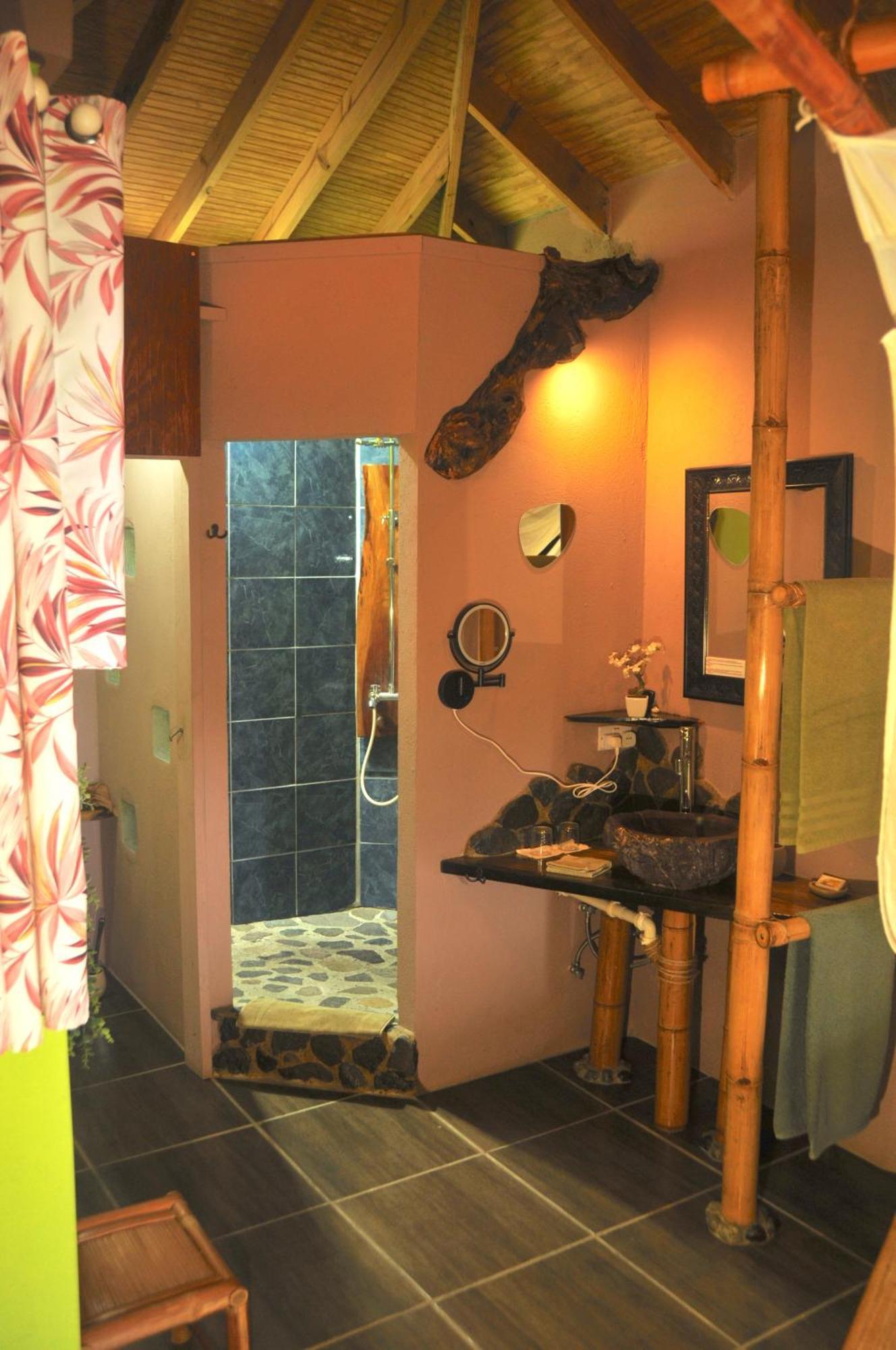 Mango Island Lodges Saint Joseph Esterno foto
