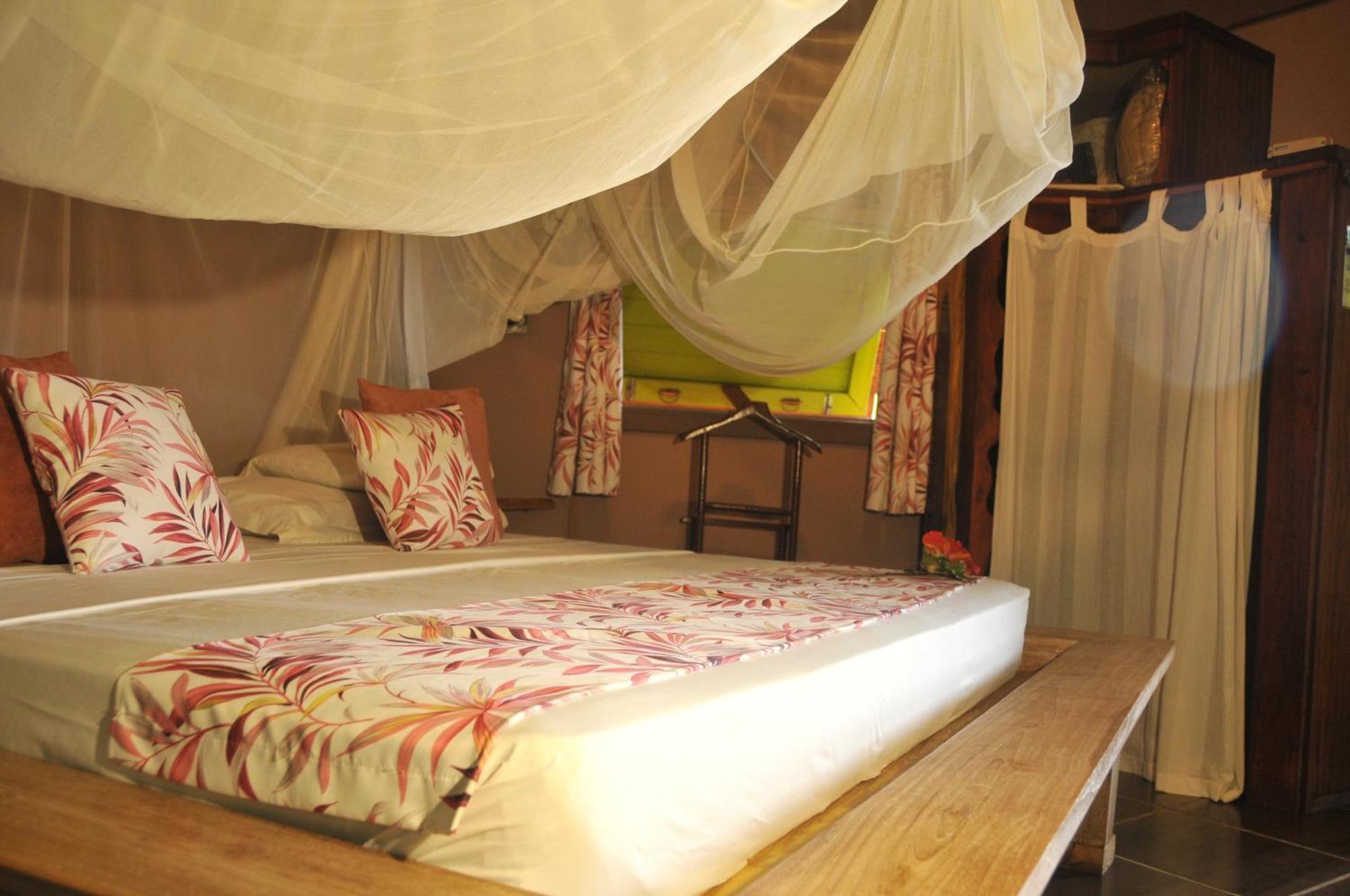 Mango Island Lodges Saint Joseph Esterno foto